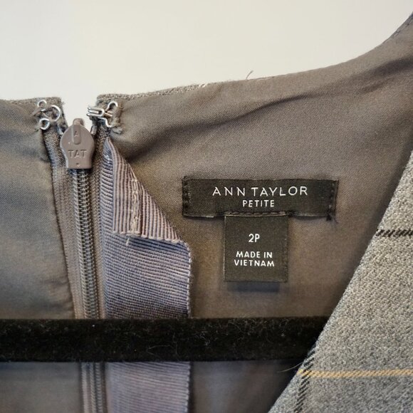 Ann Taylor Grey Checked Sheath Dress Size 2 Petite - Picture 7 of 8